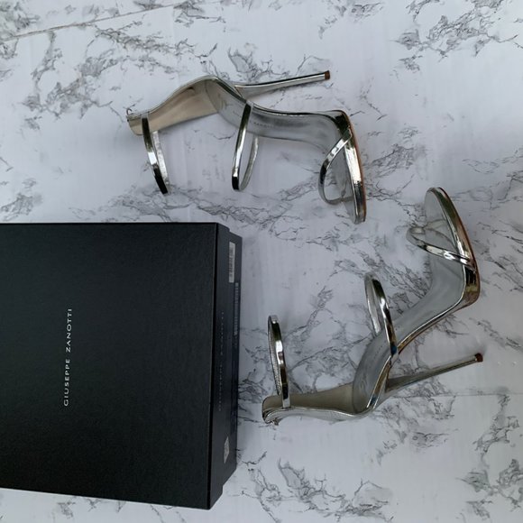 ❌SOLD❌Giuseppe Zanotti Harmony Silver Leather - Picture 2 of 16